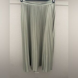 H&M Pleated sage green skirt